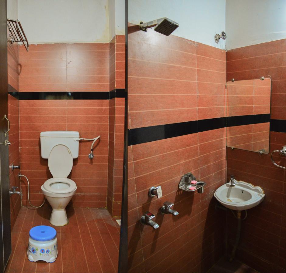 Hotel Shree Dwarkadhish Palace ウッジャイン エクステリア 写真