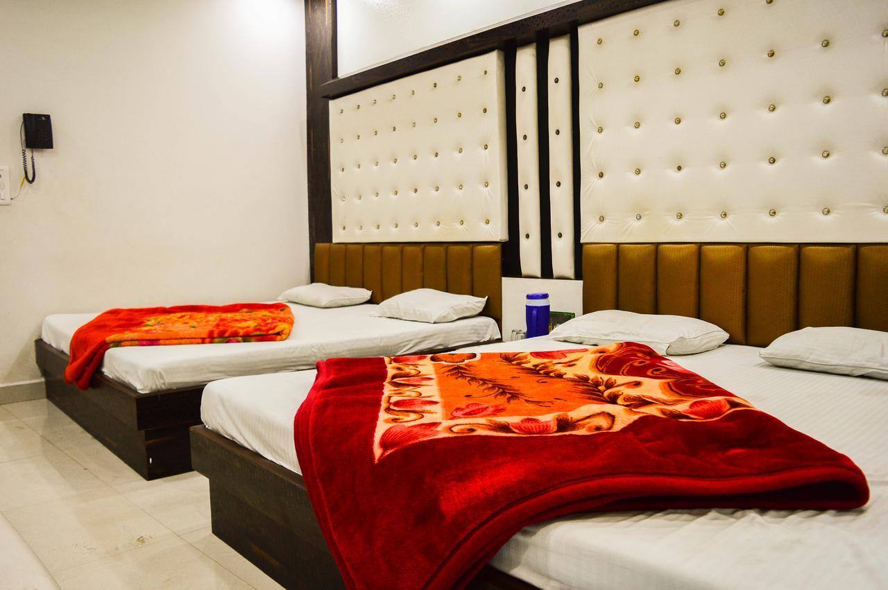 Hotel Shree Dwarkadhish Palace ウッジャイン エクステリア 写真