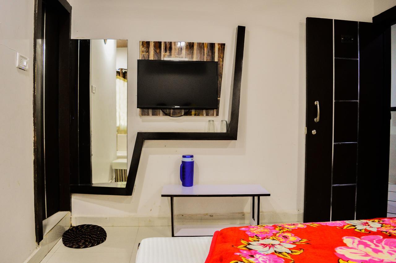 Hotel Shree Dwarkadhish Palace ウッジャイン エクステリア 写真
